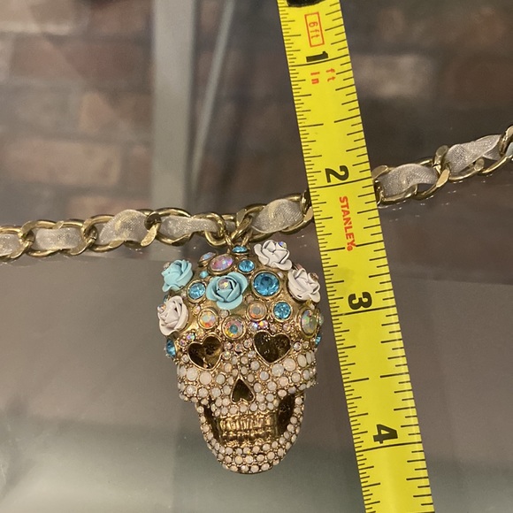 BETSEY JOHNSON - 💀necklace w rhinestones & roses, gold tone chain w ribbon - Picture 8 of 16